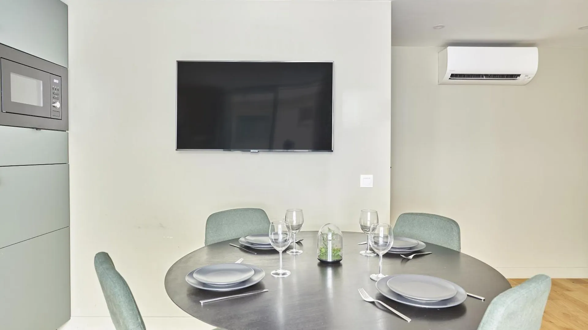 Center Of By Prestige Apartment *