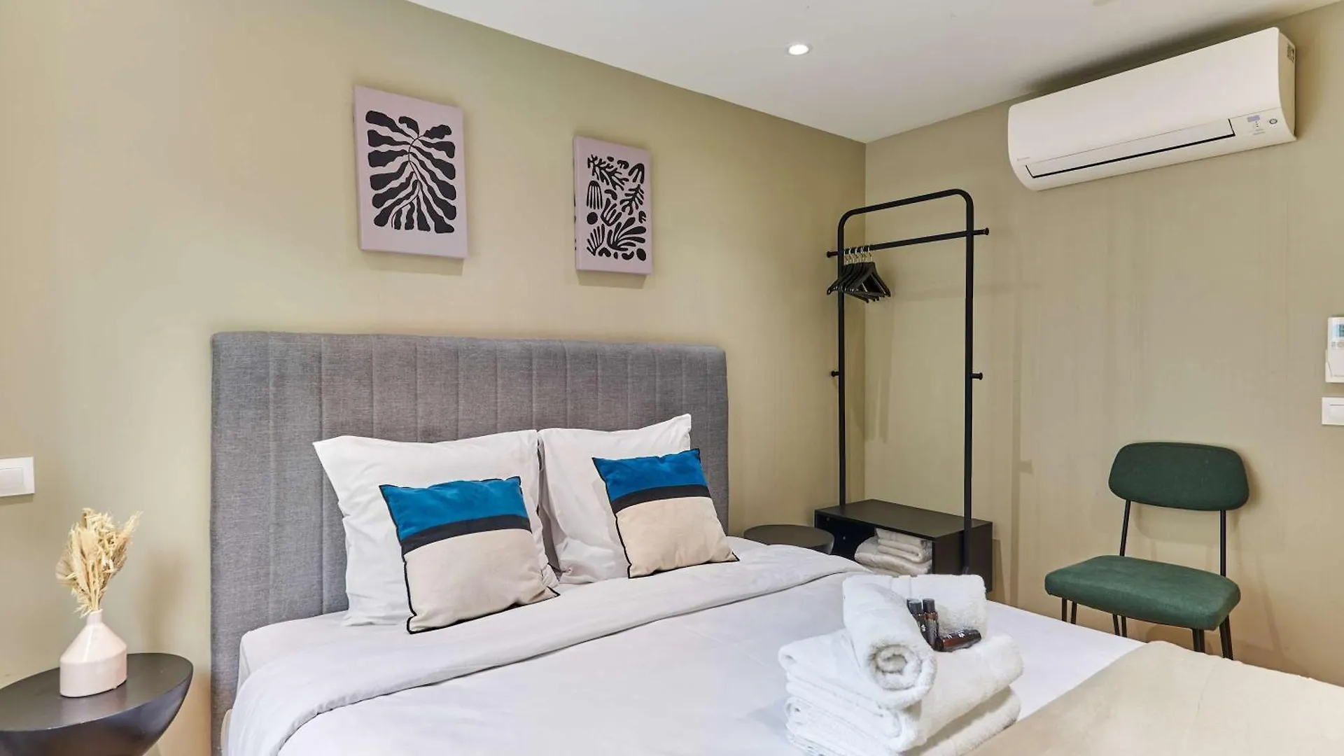Apartment Center Of By Prestige Paris